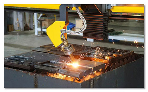 上Ｒ己庞槔10米超长跨距无限回转数控坡口切割机调试