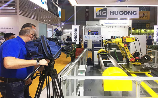 第二届进博会俄罗斯国度电视台拍摄壹号娱乐意大利CEA展位