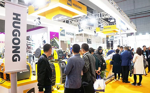 第二届进博会壹号娱乐意大利CEA展位数字化焊机很受迎接